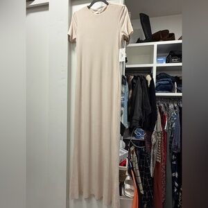 NWT Elegant ribbed Maxi Dress